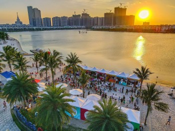 gioi tre do bo quan ocean tham du le hoi bien