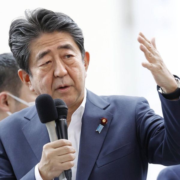 Cựu thủ tướng Nhật Shinzo Abe nguy kịch sau vụ nổ súng