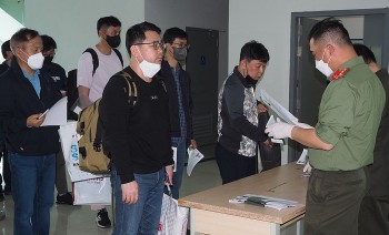 hai phong canh bao tinh trang cong dan xuat canh trai phep bi cuong buc lao dong