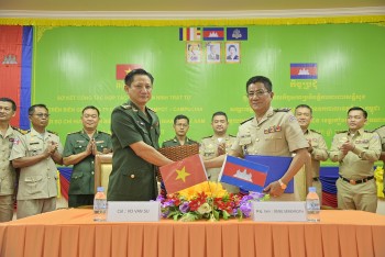 Kiên Giang: Sơ kết phối hợp bảo vệ an ninh biên giới với Ty Công an tỉnh Kampốt (Campuchia)