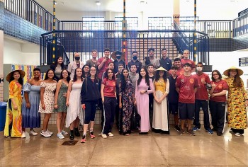 hoc sinh brazil tim hieu ve van hoa viet nam