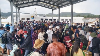phu quoc hang nghin du khach mac ket tren dao bat dau duoc vao dat lien