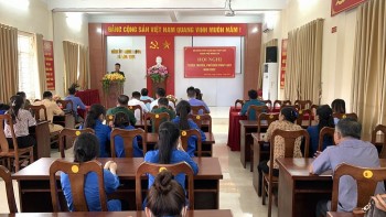 bien phong quang ninh tang qua pho bien luat cho ngu dan bam bien