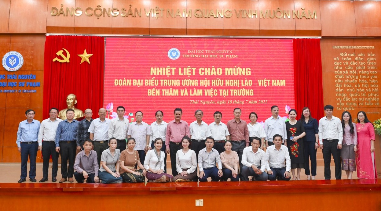 Quan tâm giúp đỡ lưu học sinh - "đại sứ" giữ gìn và phát triển quan hệ đặc biệt Việt-Lào