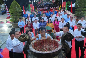 hang ngan doan vien thanh nien can tho dong loat thap nen tri an