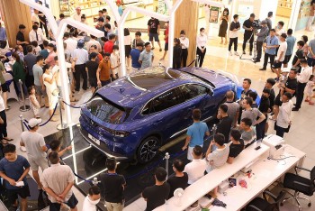 dat coc bo sung mua vinfast vf 8 nhan ngay voucher nghi duong 118 trieu dong cua vinpearl