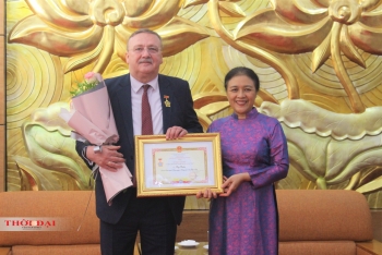 Trao Kỷ niệm chương "Vì hòa bình, hữu nghị giữa các dân tộc" cho Đại sứ Hungary tại Việt Nam