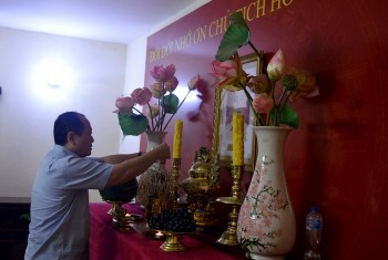 dang huong tuong nho cac anh hung liet si o ai cap