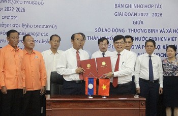 tp da nang va tinh champasak lao tang cuong hop tac ve lao dong va phuc loi xa hoi