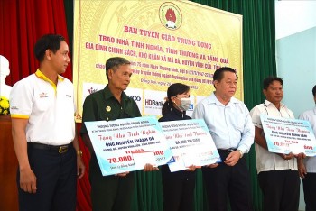 200 ho dan co hoan canh kho khan o dong nai duoc trao qua tinh nghia