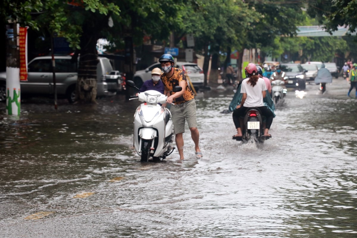 Thời tiết 30/7/2022: Bắc Bộ và Trung Bộ xuất hiện mưa rào và dông