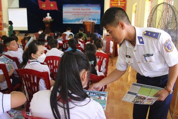 doan vien thanh nien thi tran cat hai hai phong hoc tap ve luat canh sat bien vn