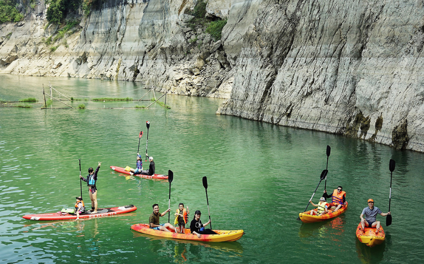 Kayak và Sup trên hồ Ba Bể