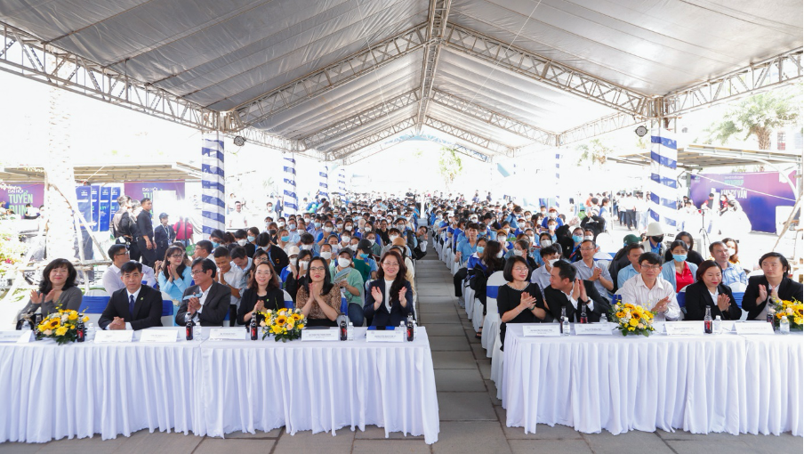 novagroup gop phan thuc day kinh te chuyen dich co cau lao dong dia phuong