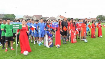 4 đội tham gia giải bóng đá cộng đồng người Việt tại Séc
