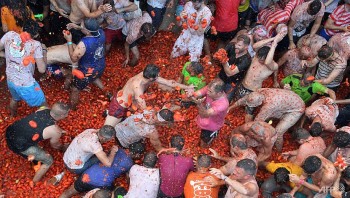 Lễ hội ném cà chua tại Tây Ban Nha