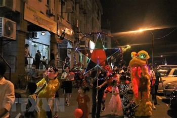 tet trung thu am ap cua thieu nhi viet nam tai malaysia va my