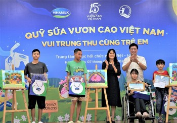 vinamilk va quy sua vuon cao viet nam cung tre em vui tet trung thu