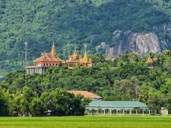 Chùa Tà Pạ - Ngôi chùa Khmer trên núi độc đáo ở An Giang