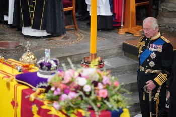 vuong quoc anh tien biet nu hoang anh elizabeth ii ve noi an nghi cuoi cung