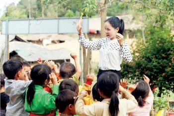 thuc hien dung du kip thoi che do chinh sach voi giao vien hoc sinh vung dan toc thieu so