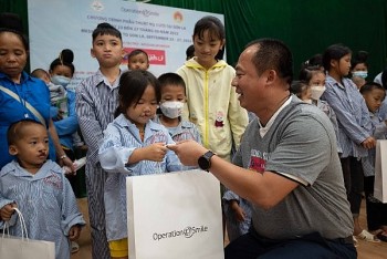 operation smile phoi hop phau thuat mien phi cho 74 tre em bi tat ham mat tai son la va cac tinh thanh lan can