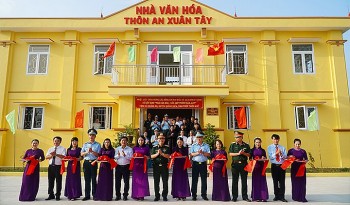 khanh thanh va ban giao nha van hoa ket hop tranh bao lut tai thua thien hue