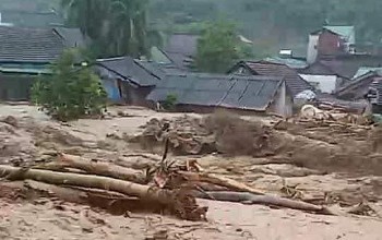 nghe an lu rut cham hon 1000 ngoi nha van dang ngap