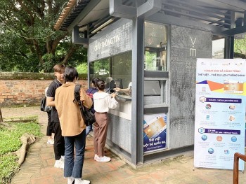trai nghiem chuyen doi so voi the du lich thong minh tai van mieu quoc tu giam