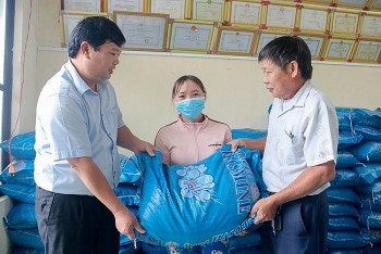 cap phat hon 176 tan gao cho 6750 ho ngheo can ngheo tren dia ban tinh quang ngai