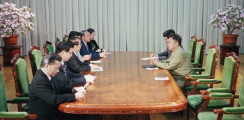 15 nam cuoc gap giua tong bi thu nong duc manh va tong bi thu kim jong il