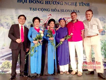 giu gin va phat huy ban sac van hoa cua nguoi nghe an o nuoc ngoai