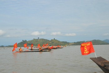 Độc đáo lễ hội đua thuyền độc mộc trên sông Pô Cô năm 2022