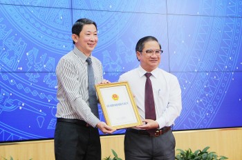 Cần Thơ: Trao giấy chứng nhận đầu tư dự án Khu công nghiệp Việt Nam - Singapore Vĩnh Thạnh