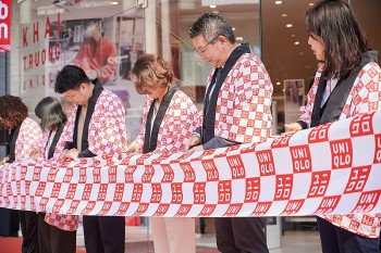 vincom center ba trieu hop hon gioi tre voi dien mao moi