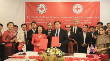 Phó Thủ tướng Lào tiếp Đoàn đại biểu Hội Chữ thập đỏ Việt Nam
