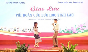 nghe an gap mat 100 cuu hoc sinh lao tieu bieu tung hoc tap tai viet nam