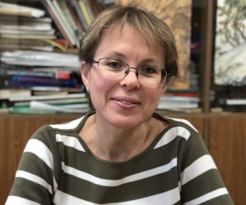 Cô giáo Nga Svetlana Glazunova yêu Việt Nam từ những món quà của bố