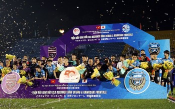 giao luu bong da giua cau lac bo becamex binh duong va kawasaki frontale nhat ban