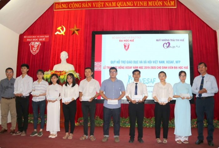 to chuc vesaf hoa ky ho tro 201 suat hoc bong cho sinh vien hoc sinh ngheo tai thua thien hue