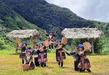 bao ton ban sac van hoa doc dao cua cac dan toc o lai chau