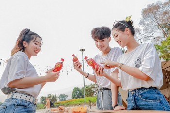 nguoi tre thuc khuya xem bong da nhung sang ra van tuoi tan chay deadline cuoi nam