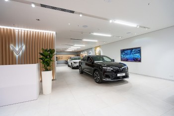 vinfast khai truong 2 cua hang dau tien tai cologne va paris