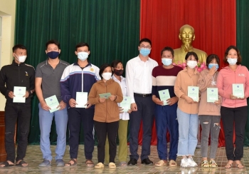 huy dong hon 495 ty dong tang so bhxh the bhyt cho nguoi co hoan canh kho khan