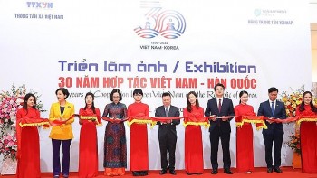 trien lam anh 30 nam hop tac viet nam han quoc