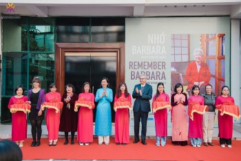 tac gia nguoi phap ke cau chuyen cua 14 phu nu di qua chien tranh the gioi thu 2