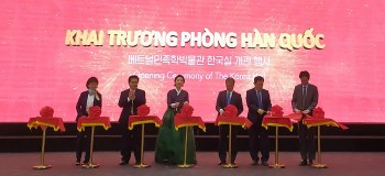 khai truong phong han quoc tai viet nam