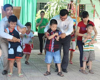 da nang tiep nhan hon 16 ty dong thuc hien du an nuoi day tre em co hoan canh dac biet kho khan