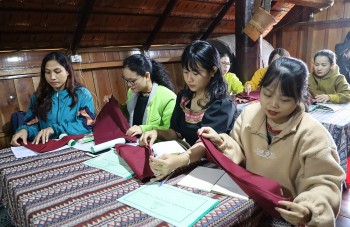 boi duong kien thuc ky nang phuc vu khach du lich cho dong bao dan toc thieu so