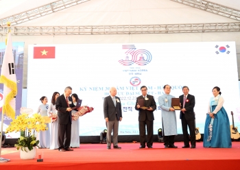 viet nam han quoc di cung nhau de di xa